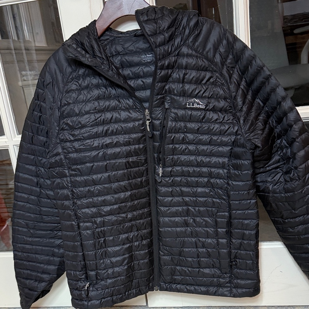 L.L. Bean Women’s Black Puffer Jacket (M)